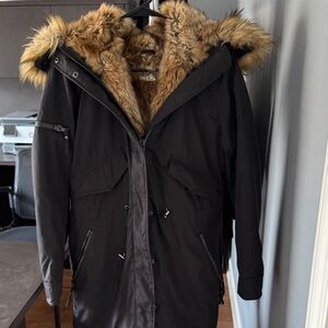S13 NewYork black and faux fur lined coat